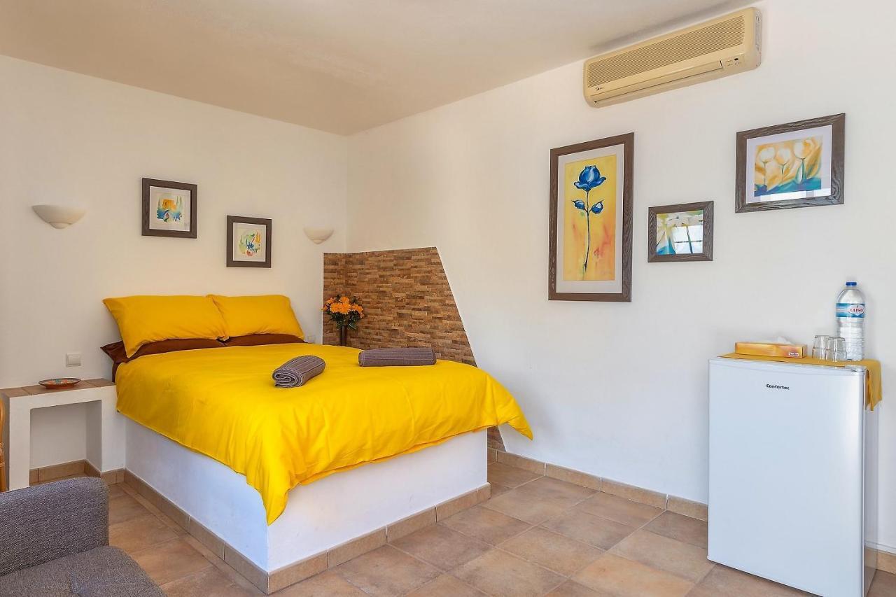 Bed and Breakfast Casa Dos Ninos Сан-Бартоломеу-де-Мессинеш Экстерьер фото